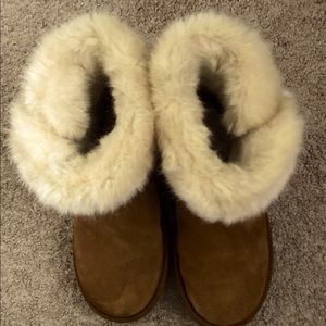 Tan Uggs